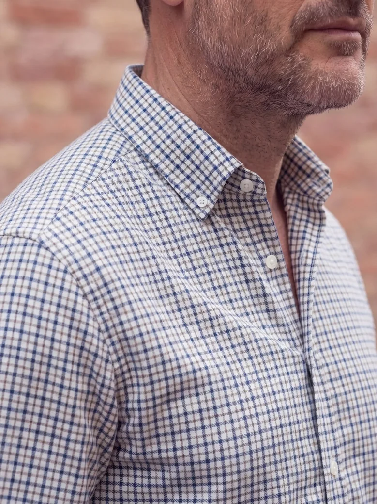 Camisa de popelina blanca lisa de fácil planchado