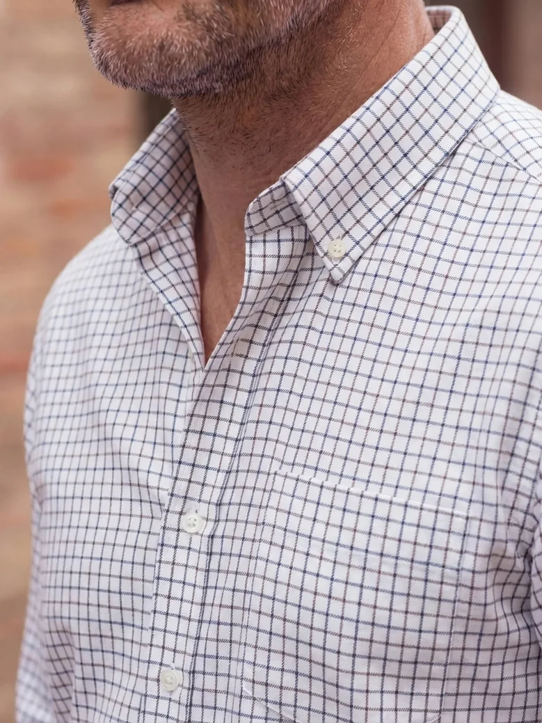 Camisa de popelina blanca lisa de fácil planchado