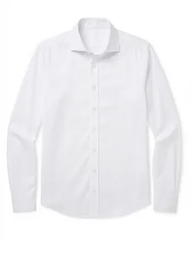 Camisa blanca lisa con detalles en punta, fácil de planchar