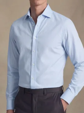 Camisa de popelina azul cielo lisa de fácil planchado