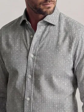 Camisa de franela gris ligera con estampado