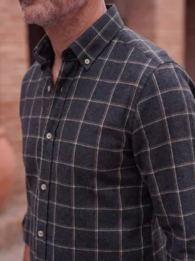 Camisa de franela gris oscuro a cuadros